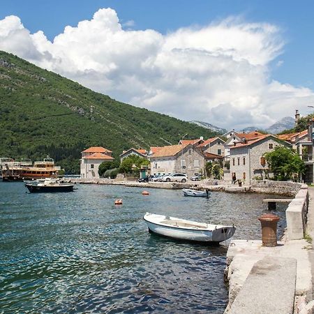 Romeo And Juliet Apartments Tivat Ngoại thất bức ảnh