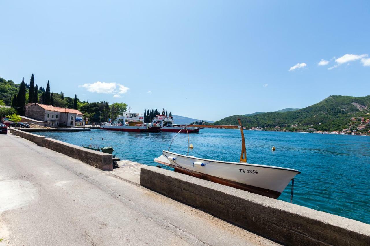 Romeo And Juliet Apartments Tivat Ngoại thất bức ảnh
