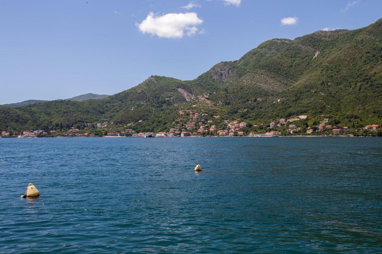 Romeo And Juliet Apartments Tivat Ngoại thất bức ảnh