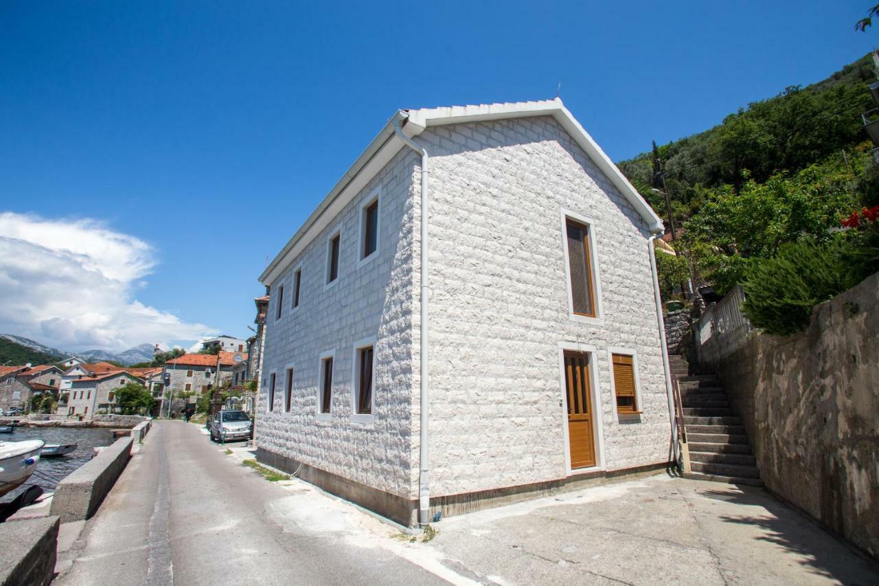 Romeo And Juliet Apartments Tivat Ngoại thất bức ảnh