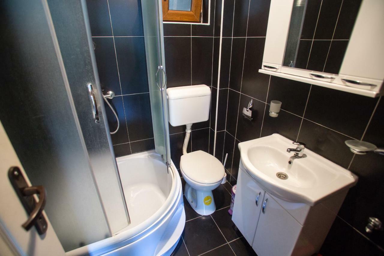 Romeo And Juliet Apartments Tivat Ngoại thất bức ảnh
